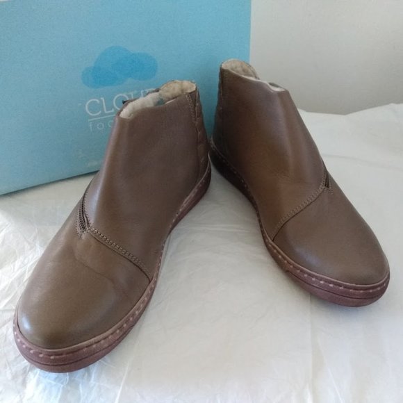 CLOUD Footwear Faith Wool Lined Bootie - Picture 2 of 6